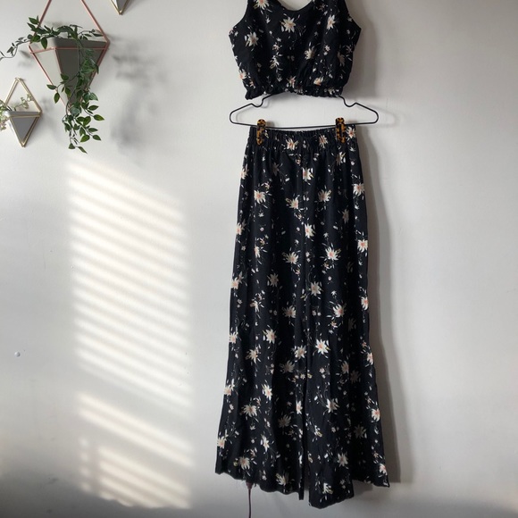 Black floral crop top and wide leg pants set - Picture 4 of 4